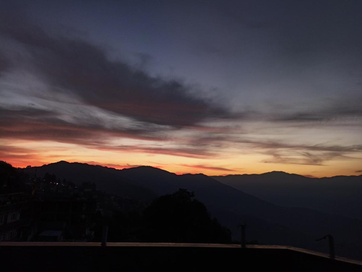 Hotel Amaira Darjeeling  Buitenkant foto