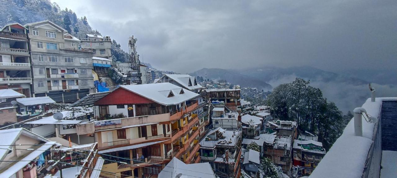 Hotel Amaira Darjeeling  Buitenkant foto